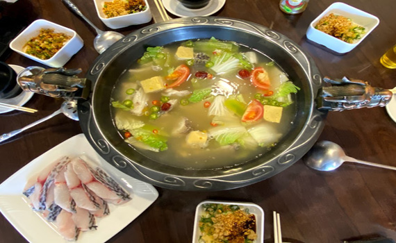 麻而不辣饕客喊過癮 蜀鍋香四溢台灣鯛肉鮮美