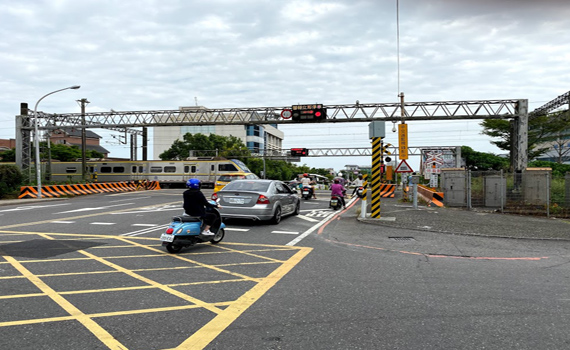 為宜蘭鐵路建設互別苗頭搏版面又何妨