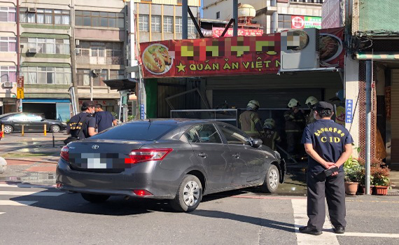 台南莾夫不甩家暴令 開車撞店殺傷妻