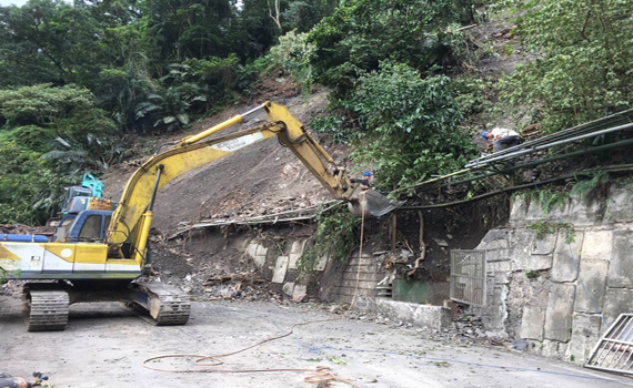 通往鳩之澤道路邊坡坍方 本周六搶通溫泉區恢復營業 