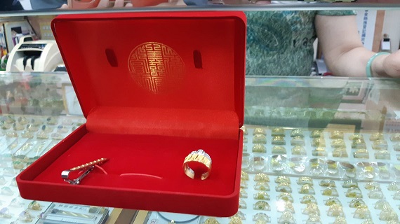 斗南某銀樓昔遭搶今遭竊 女子佯購趁機竊走金鍊