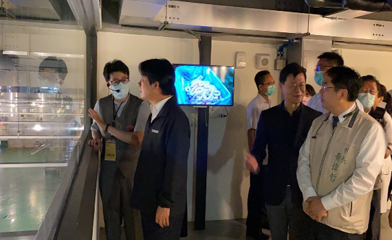 賴清德參觀黑橋牌 期許台灣豬重返國際市場