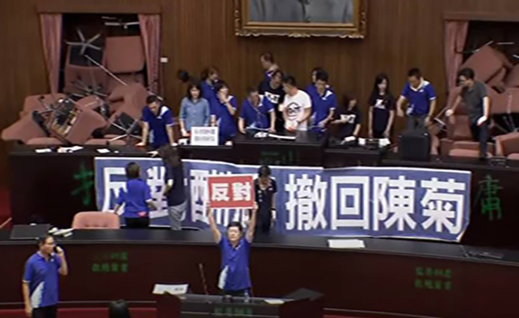 立法院內外的一場笑話