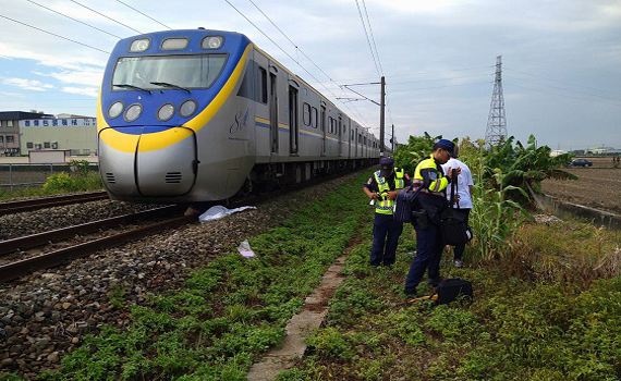 台鐵斗南段男子臥軌輕生 司機鳴笛示警仍煞車不及