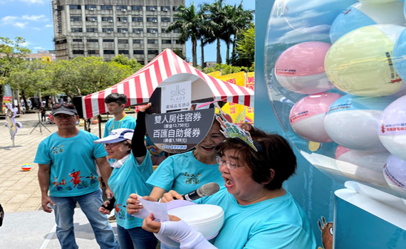 羅東藝穗節超大夢想扭蛋機 消費99元有機會扭出萬元住宿券