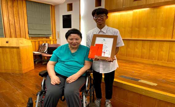 不忍身障阿嬤內心苦悶 王博右立志報考心理學系