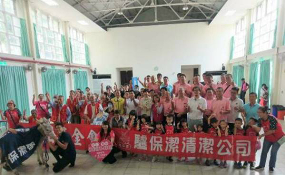 民間企業助孤老 溫馨敬老喜迎父親節