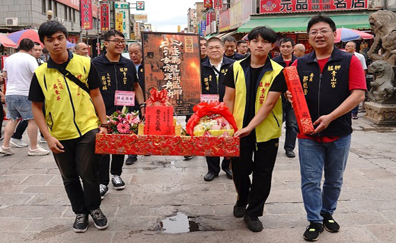 影／北港媽遊艋舺已睽違85載　青山宮送大帖邀朝天宮續緣 