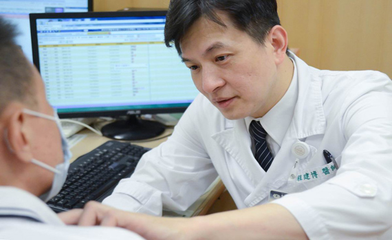 狂飲暴食後竟食道破裂 緊急手術撿回一命