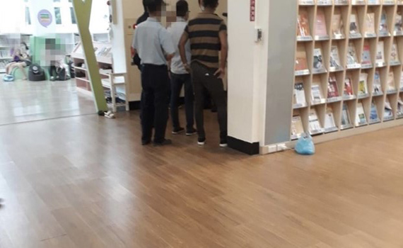 台南圖書館有狼　失業男躲女廁偷拍當場被逮 