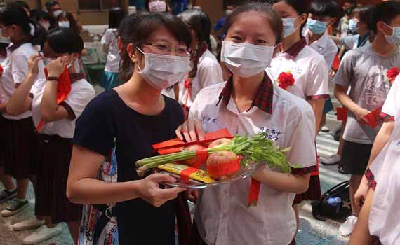 大斗六區成年禮  學子感恩、家長送祝福 