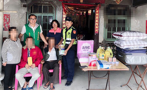 北港暖警濟貧病施關懷 張榮發基金會逗相挺