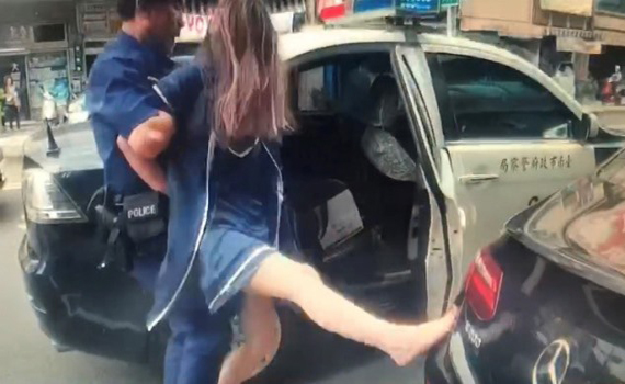 台南女子酒駕肇逃 掙扎拒捕又傷警