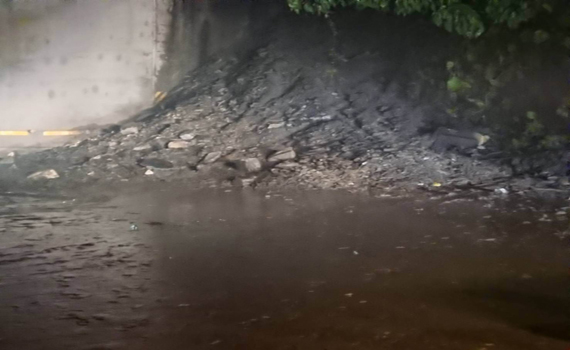 大雨不斷蘇花公路易落石坍方　蘇澳警方籲用路人留意路況 