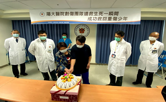 與死神拔河搶救重大車禍少年 陽大附醫團隊贏了