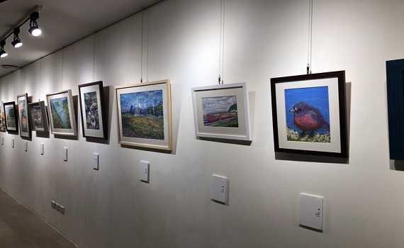 八旬嬤習畫繪人生 新店崇光社大師生聯展畫出生命的時光