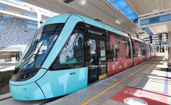 淡海輕軌全新彩繪列車「幸福」上路