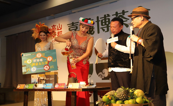 行銷嘉義博茶會 翁章梁聯手許效舜說相聲講笑話