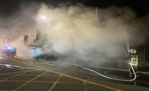 古坑市區深夜傳火警 消防員搶救中摔傷送醫