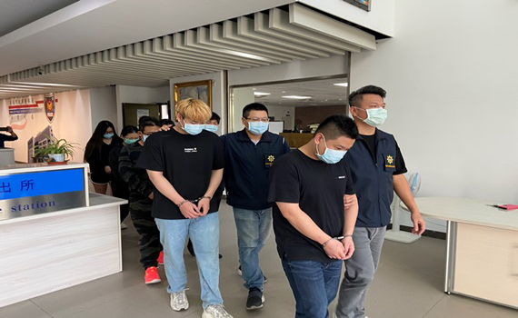 當神明塑膠?網路博弈首腦率眾求財 拜完就落網