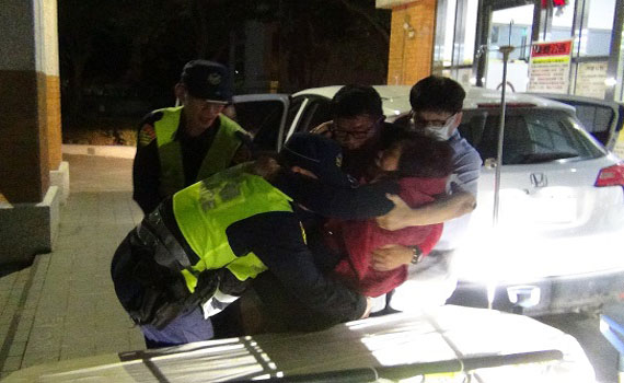 載送心肌梗塞母親急救 向警求援開道神救援