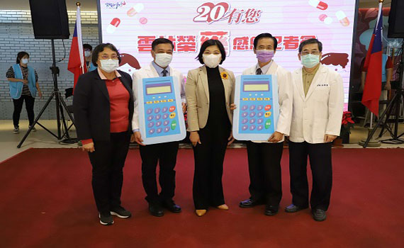 雲縣府致贈健保IC卡讀卡機 感恩參與口罩實名制販售藥局