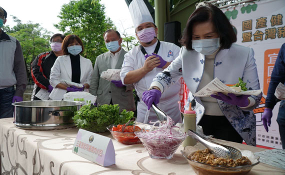 林姿妙挺台灣豬 手作暖心刈包