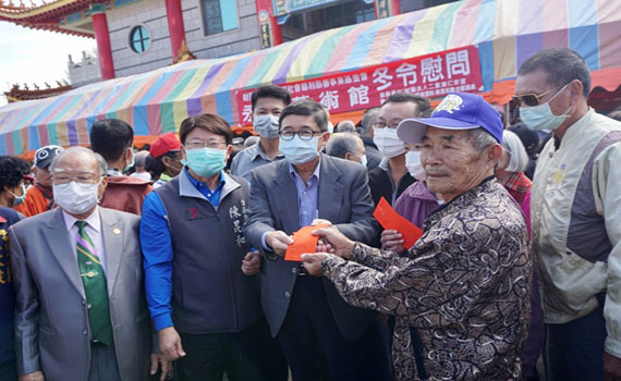 南紡侯博明返鄉冬令救濟 捐536萬2429人受惠