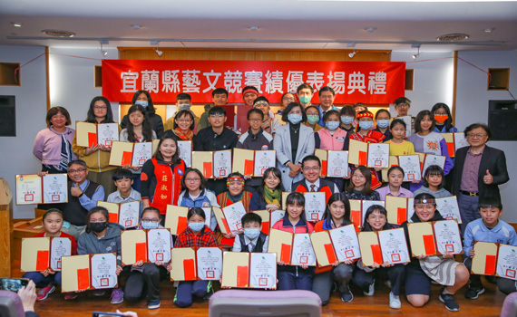 全國語文暨美術比賽宜蘭囝仔表現優異 林姿妙表揚得獎者