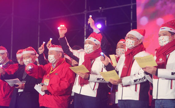 新北歡樂耶誕城平安晚會 侯友宜率團隊為城市祝禱
