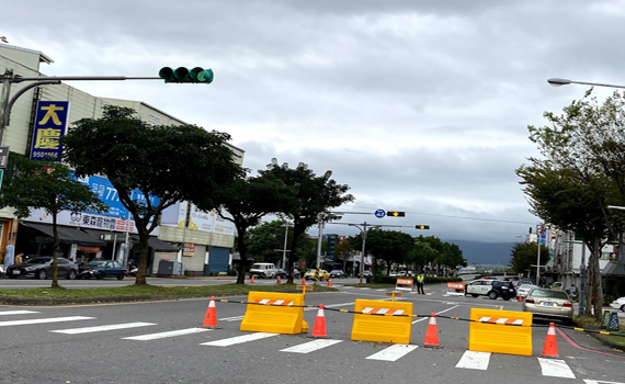 火燒橋恐危及結構安全 羅東光榮陸橋暫時封閉禁止通行