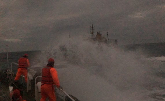 澎湖海巡查扣陸籍油料補給船 切斷陸船滯留海域作業時間 