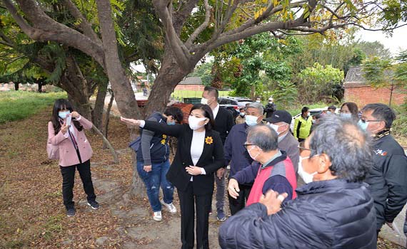 張麗善關心樂齡學堂長者 視察周邊休閒運動場域