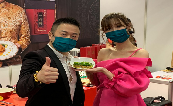 年貨大展世貿登場 微風女神陳若穎親手製作鮑魚料理