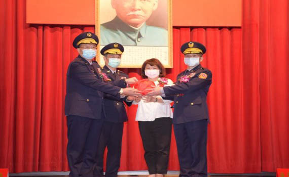 嘉義市警局卸、新任局長交接 黃建榮任新職