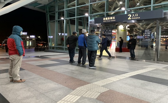 高鐵站違法攬客 罰10萬並吊扣駕照、牌照4個月