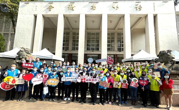 救血荒 竹市議會辦捐血送春聯和隱藏版口罩