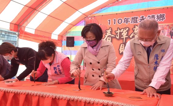 影/書法家齊聚 永靖鄉新春揮毫贈春聯飄墨香