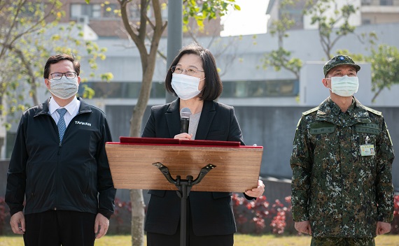 蔡英文慰勉桃市府防疫消毒大隊及國軍三三化兵群 鄭文燦:同心協力一定能打贏防疫戰爭