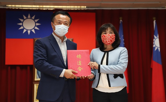 領軍防疫表現優異 趙紋華真除嘉義縣衛生局長