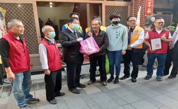 關懷弱勢!台南三義堂攜手獅子會歲末布施