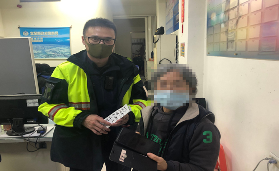 婦人手機不見急報警 竟然在這裡找到