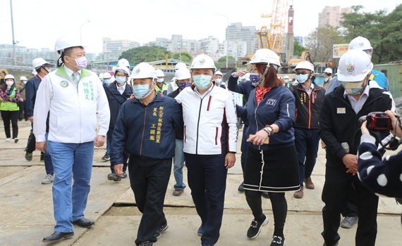 侯友宜視察浮洲橋下橋市區道路優化工程
