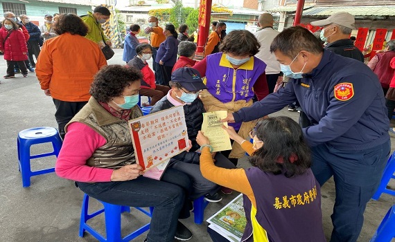 聯合冬令救濟 興安派出所警政宣導