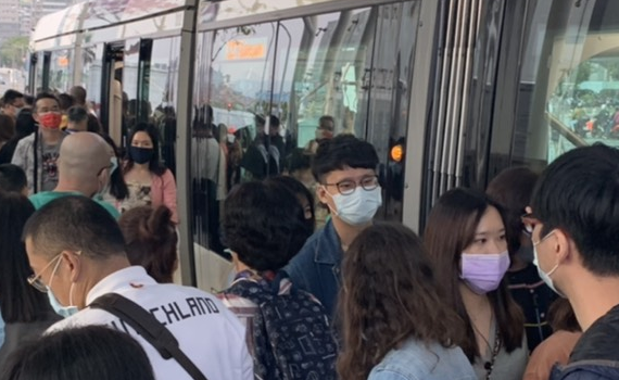 因應春節大量人潮 高雄輕軌加強防疫整備