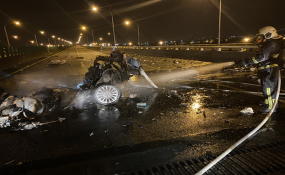 羅東交流道閘道前火燒車 一男子身亡身分待查