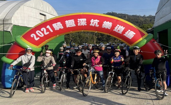 騎趣深坑樂逍遙　百名車友登高挑戰 