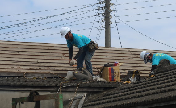 影/獨老居「漏(樓)仔厝」 衡山行善團助翻修破屋