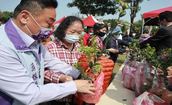 影／員林市植樹月活動　4000株苗木被索一空 