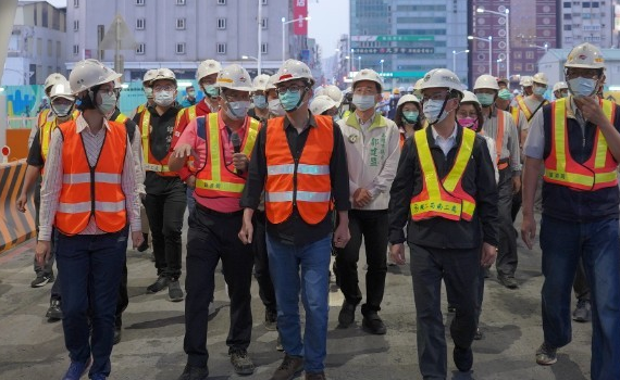 中博高架橋引道拆除完工  陳其邁慰勞工程團隊、感謝市民 